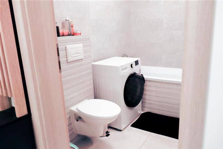 Apartament cu 2 camere decomandat, mobilat în Central