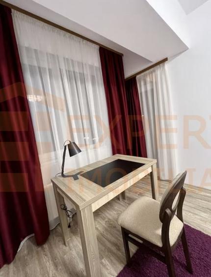 Apartament cu 3 camere semidecomandat, mobilat în Mamaia-Sat
