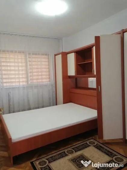 Apartament cu 3 camere decomandat în Traian
