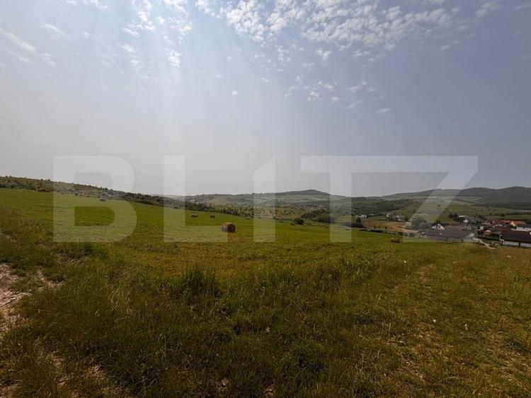Teren Construcții intravilan de 900 mp, în Est