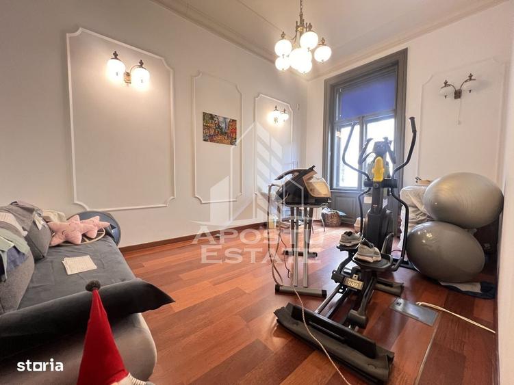 Apartament cu 4 camere semidecomandat în P-ța Unirii