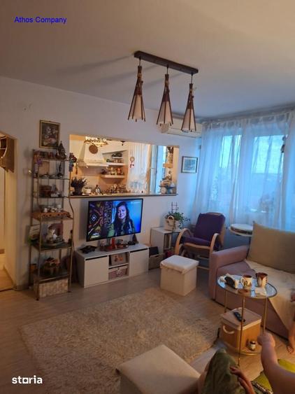 Apartament cu 3 camere semidecomandat, mobilat în Ștefan cel Mare