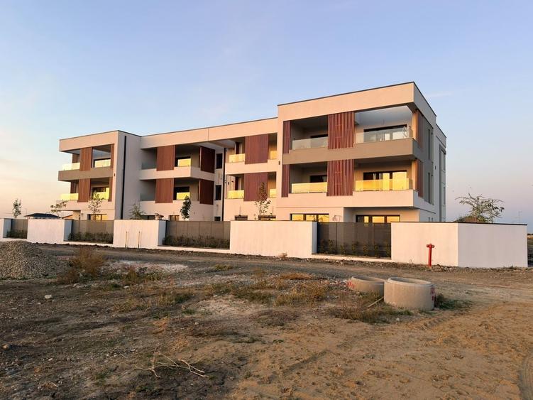 Apartament cu 3 camere decomandat în Torontalului