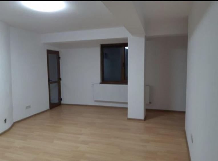 Spațiu comercial, de 20 mp, în Trocadero
