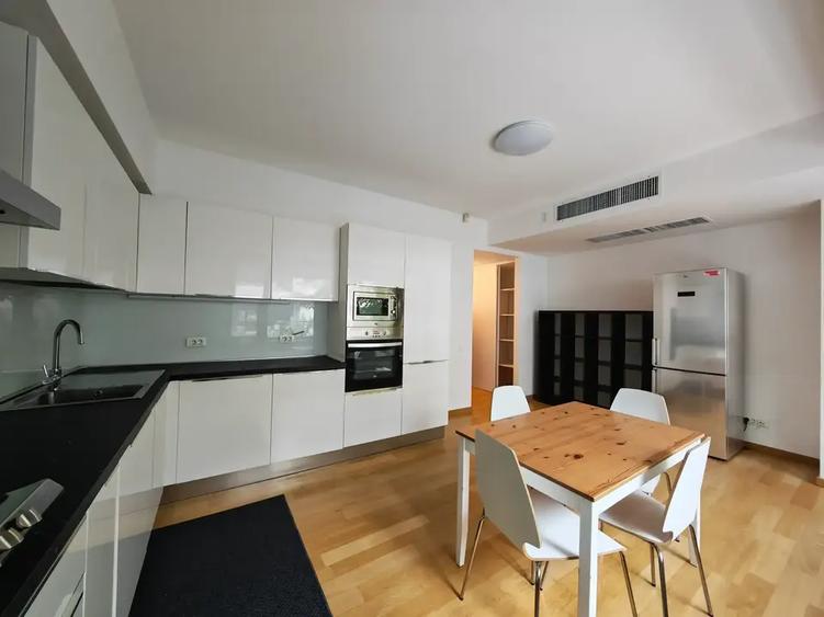 Apartament cu 3 camere semidecomandat, mobilat în Kiseleff