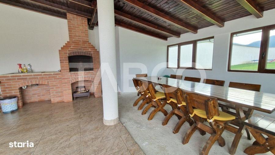 Casă cu 4 camere decomandat cu Teren 800 Mp în Gura Râului