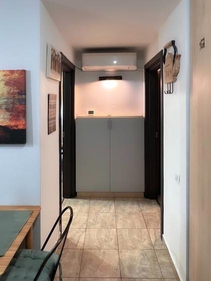 Apartament cu 2 camere decomandat, mobilat în Central
