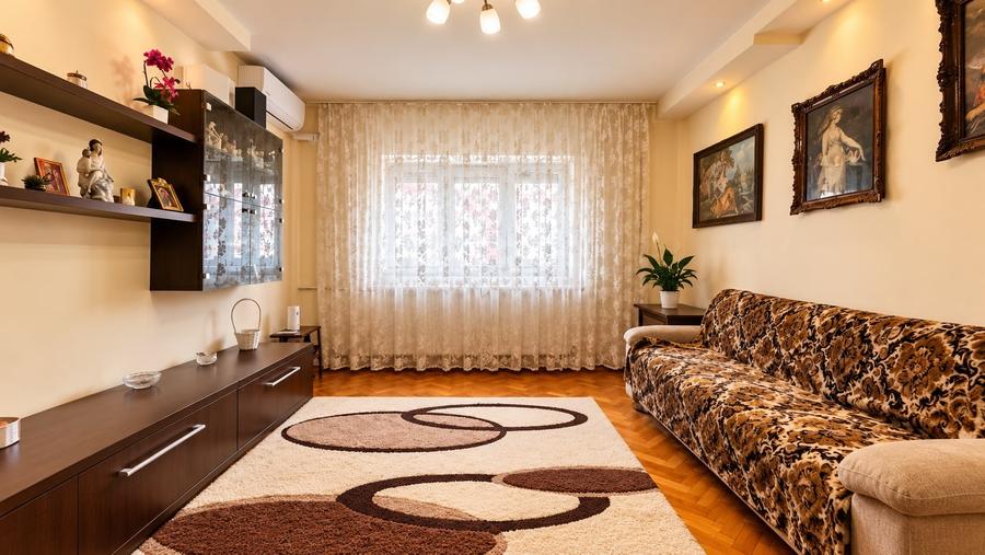 Apartament cu 3 camere decomandat în Soarelui