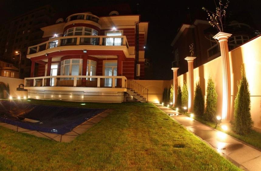 Casă individuală cu 8 camere cu Canalizare în Herăstrău