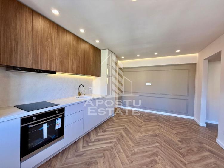 Apartament cu 3 camere semidecomandat, mobilat în P-ța Victoriei