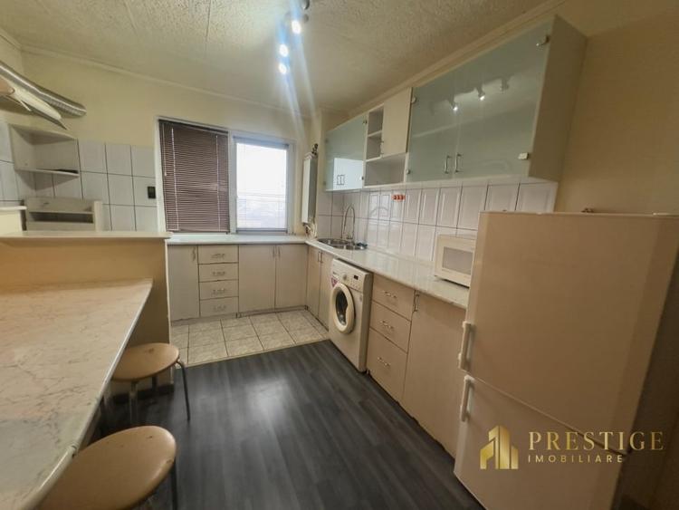 Apartament cu 3 camere decomandat, mobilat în Nufărul