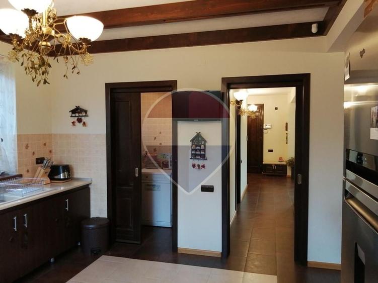 Casă individuală cu 9 camere cu Teren 1365 Mp în Valea Doftanei
