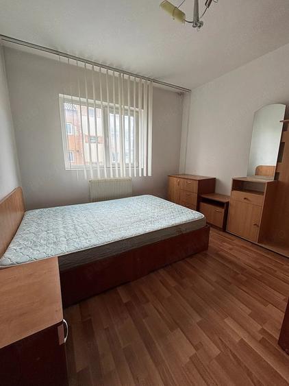 Apartament cu 4 camere decomandat în Micro 4