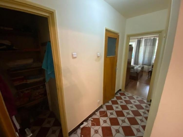 Apartament cu 3 camere semidecomandat în Vatra Luminoasă