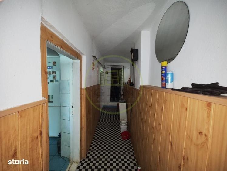 Casă cu 4 camere în Leamna de Sus