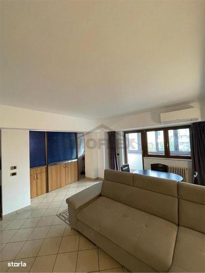 Apartament cu 3 camere în Decebal