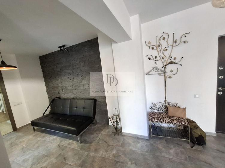 Apartament cu 2 camere semidecomandat, mobilat în Central