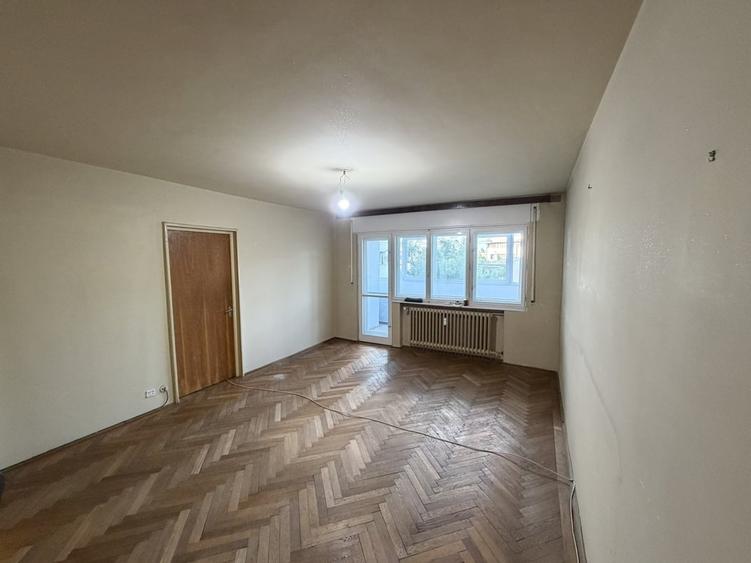 Apartament cu 3 camere decomandat în 1 Mai