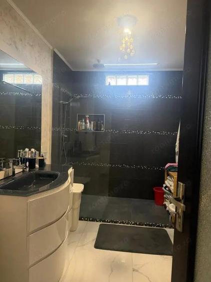 CASA DEOSEBITSA MOBILATA in stil italian ,zona podul VIORELE , teren 280 mp - 5