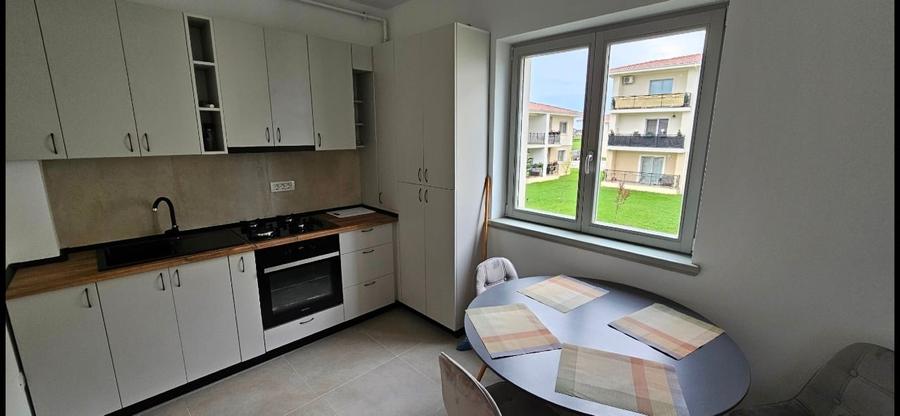 Proprietar, apartament 2 camere, 2 locuri parcare, pozitie excelenta - 1