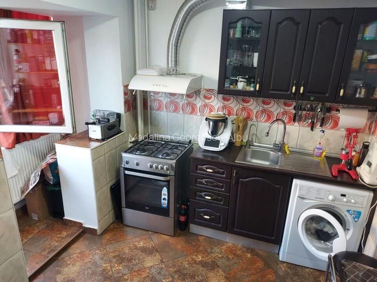 Apartament cu 3 camere semidecomandat în Armeneasca