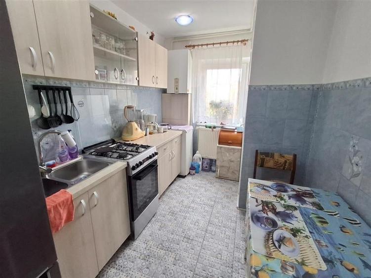 Apartament 3 camere decomandat 2 balcoane pivnita zona Valea Aurie - 4