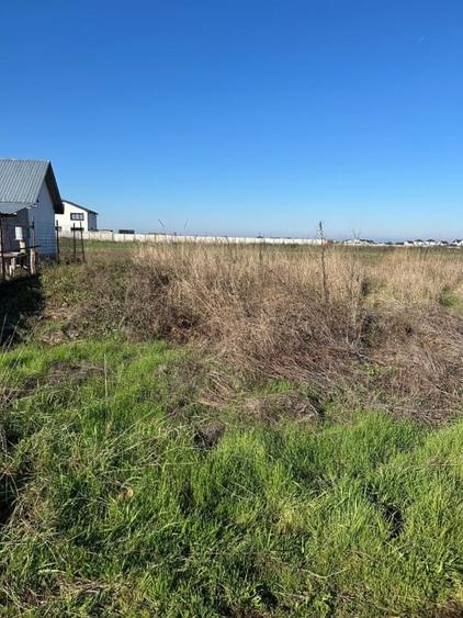 1017 mp Dragomiresti Vale pe strada din spatele Liceului  // toate utilitatile - 12