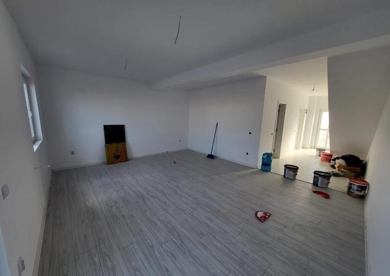 Duplex spatios cu 4 camere si mansarda cu placa de beton,gata de mutat - 1