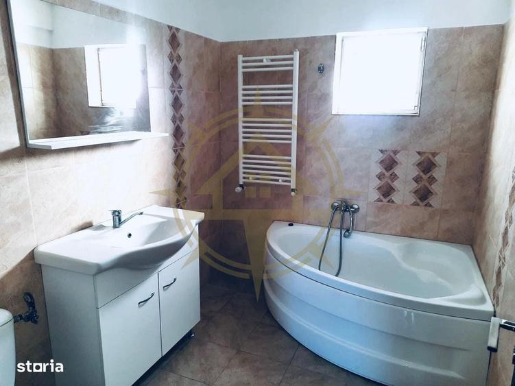 Casă cu 4 camere în Ostratu