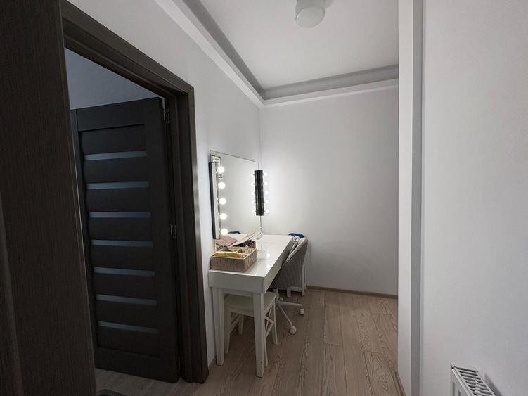Apartament cu 3 camere decomandat, mobilat în Central