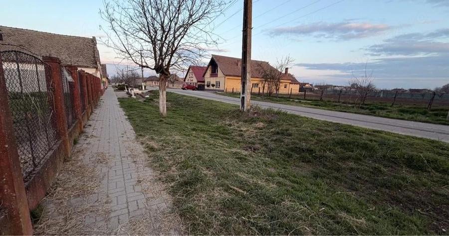 Teren de vanzare - 1200 mp, front 30 ML - 1