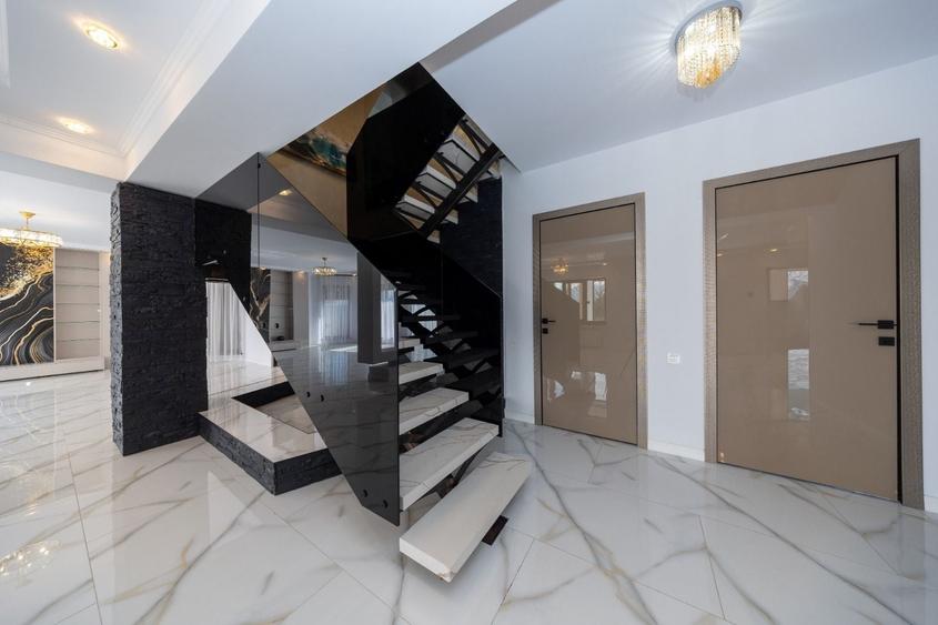 Casa 6 dormitoare+4 bai -1500 mp teren-Sacele - 12