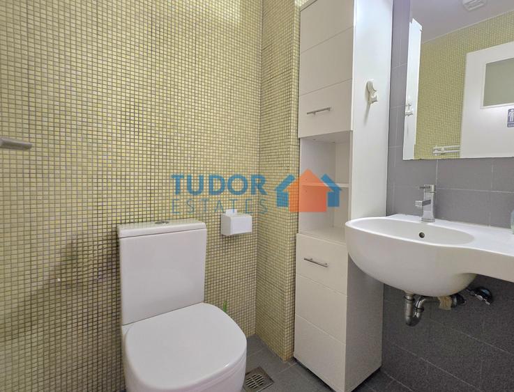 Elegant Multi-Level Home with 4 Bedrooms and Expansive Terraces in Green Lake - 24