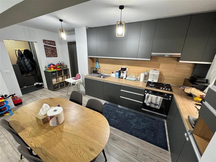 Apartament 3 camere,renovat si mobilat moder, etaj 1,  Stefan cel Mare - 7