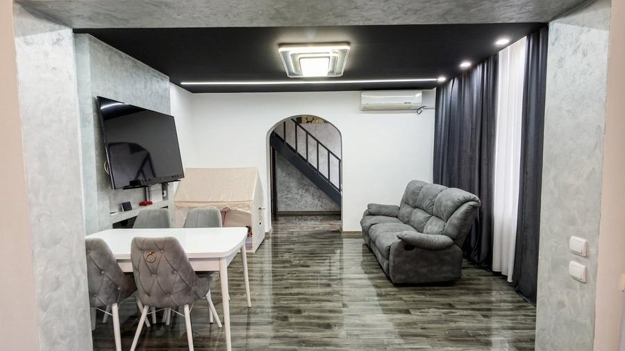 Duplex cu 5 camere cu Canalizare în Viilor