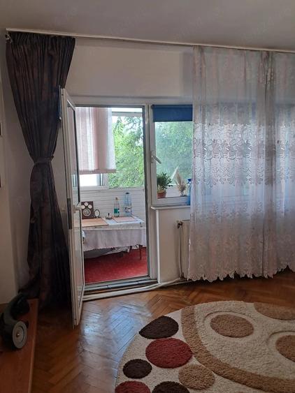 Apartament cu 3 camere decomandat în Buzaului