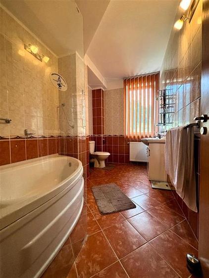 Vila Impunatoare cu Piscina pentru Familie sau Investitie Turistica - 24