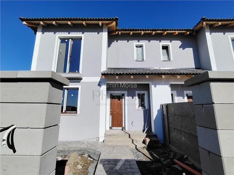 Duplex in zona excelenta - 4 camere - toate utilitatile. Duplex in zona excelenta - 4 camere - toate utilitatile.