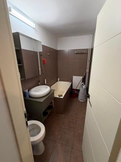 Garsonieră decomandată, mobilată în Vitan
