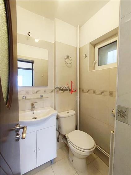 Decomandat, bloc 1980, ,metrou OBOR Calea Mosilor - 7