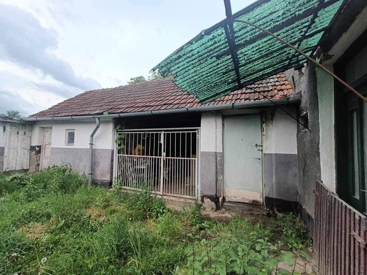 Casa 114 mp - in Hateg la 300 m de primarie 52000 euro - 8