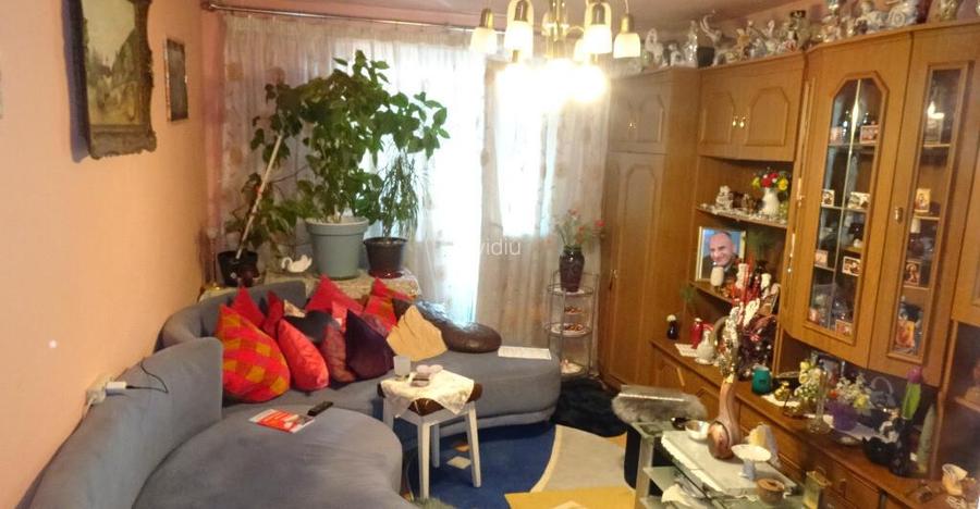 Vand apartament 2 camere decomandat in Deva, zona Micro 15, etaj 6,