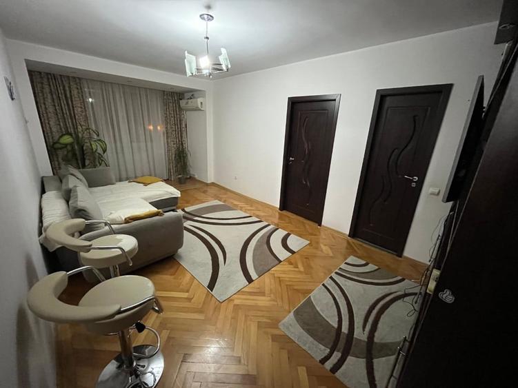 Apartament 3 camere renovat Micro 19 etaj 2 - 1