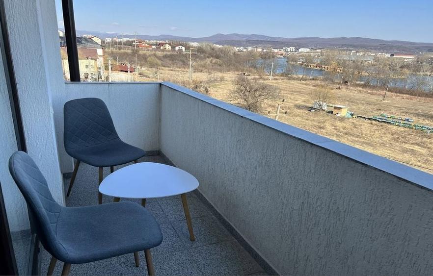 Apartament cu 4 camere decomandat în Exterior Vest
