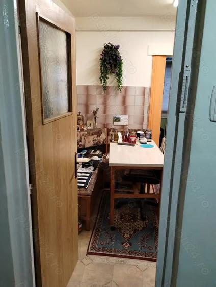 schimb apartament 2 camere decomandat et.3 cu similar parter sau et.1 - 8