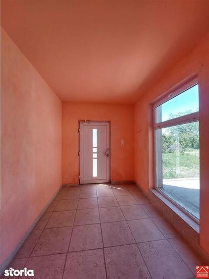 Casa spatioasa cu teren mare, pe colt, in Periam - 2