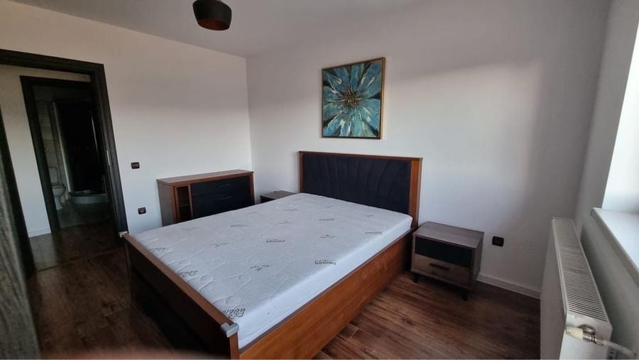 Apartament cu 3 camere decomandat în Crinț