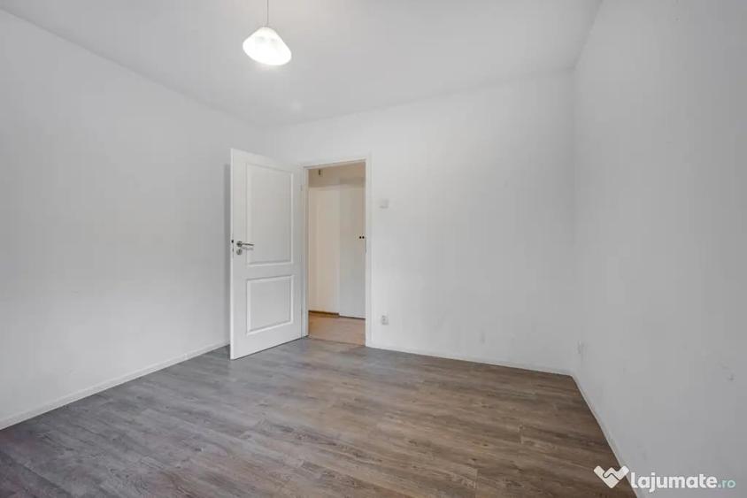 Apartament cu 4 camere semidecomandat în Lacul Tei