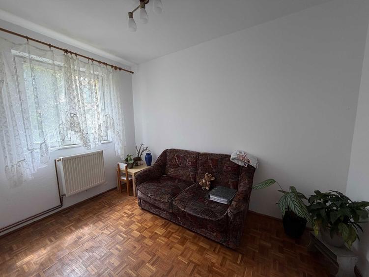 Vand apartament 3 camere - decomandat - etaj 2 - Strand - 1