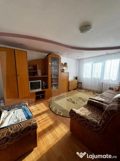 Apartament cu 3 camere decomandat, mobilat în Central